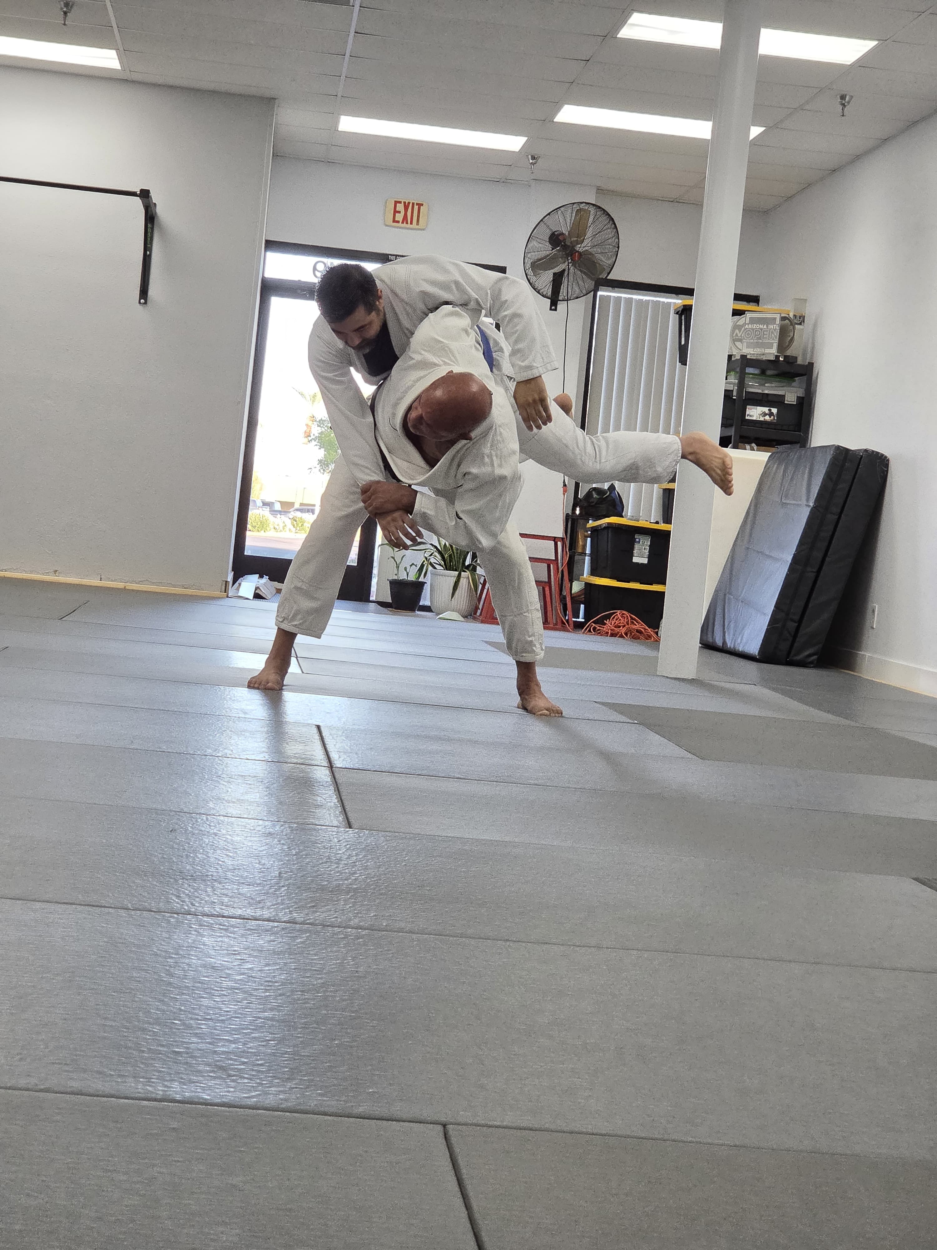 Adult live rolling at Ares Arizona BJJ
